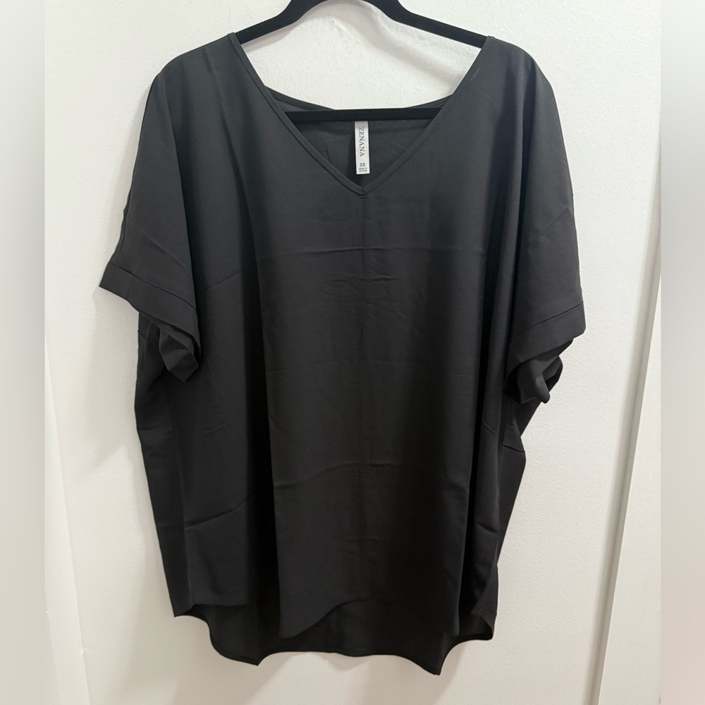 NWOT Zenana Outfitters Black V-Neck Top